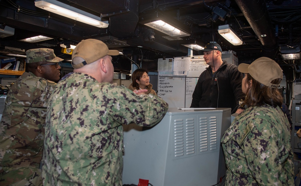 USFJ Senior Enlisted Leader visits Sasebo