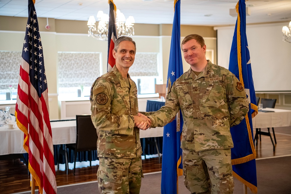 Lt. Gen. Basham visits 501st CSW