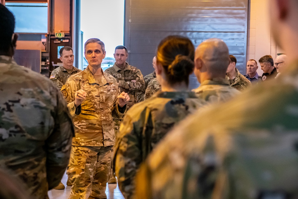 Lt. Gen. Basham visits 501st CSW