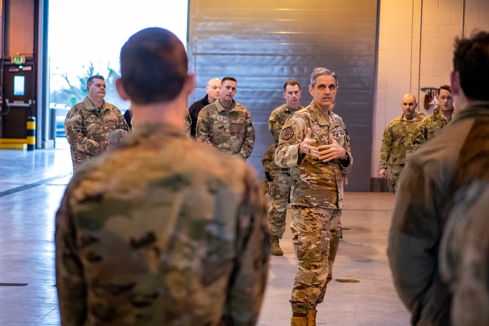 Lt. Gen. Basham visits 501st CSW