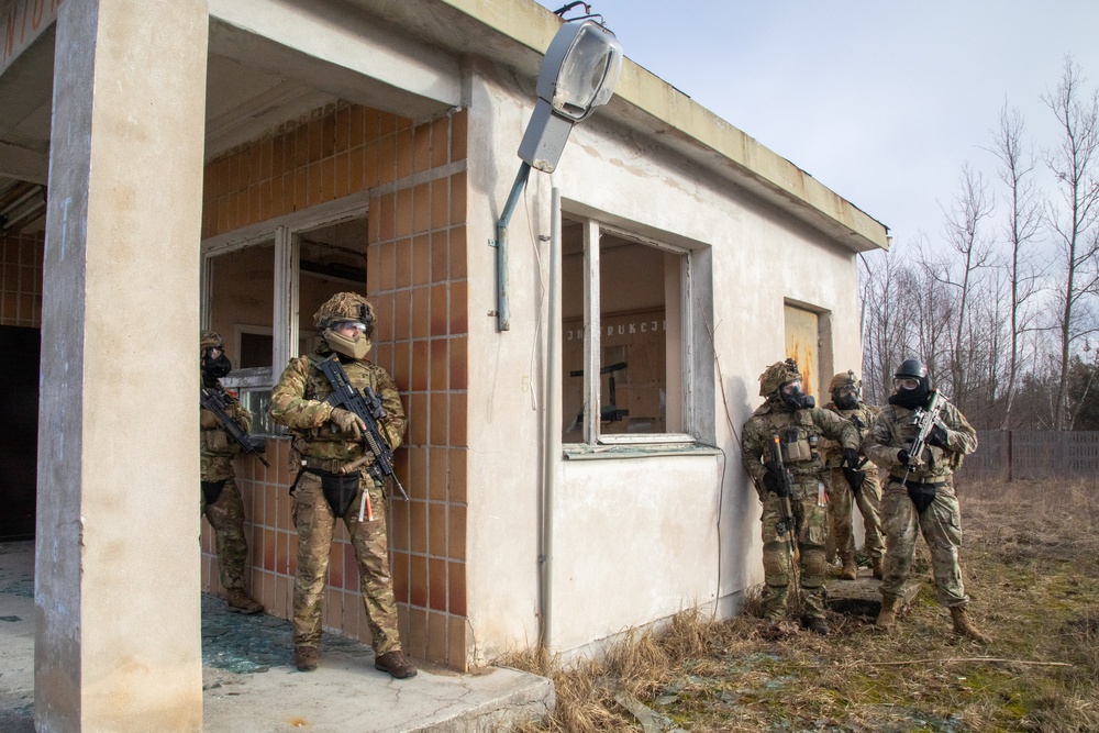 eFP Battle Group Poland Train to Fight in Urban Battlefield