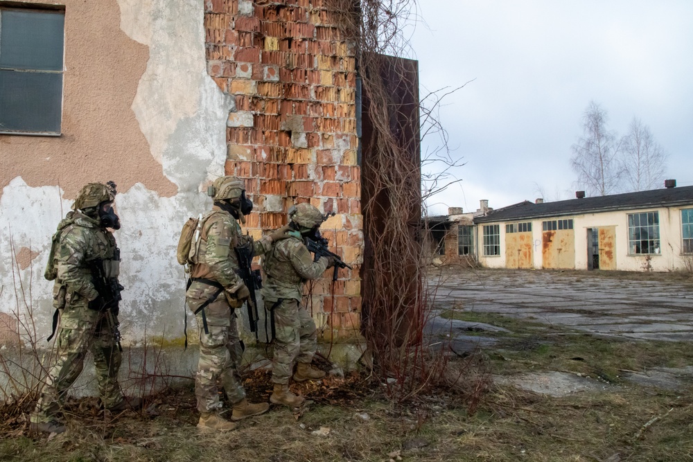 eFP Battle Group Poland Train to Fight in Urban Battlefield