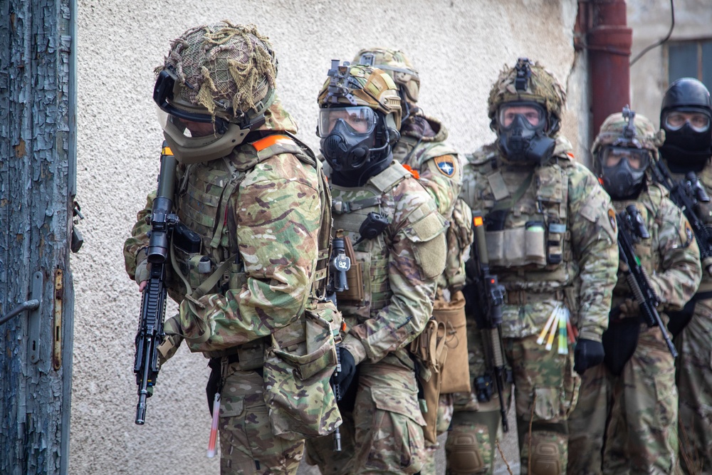 eFP Battle Group Poland Train to Fight in Urban Battlefield