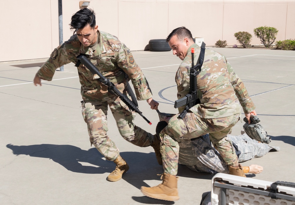 18th Air Force Command Chief visits Travis