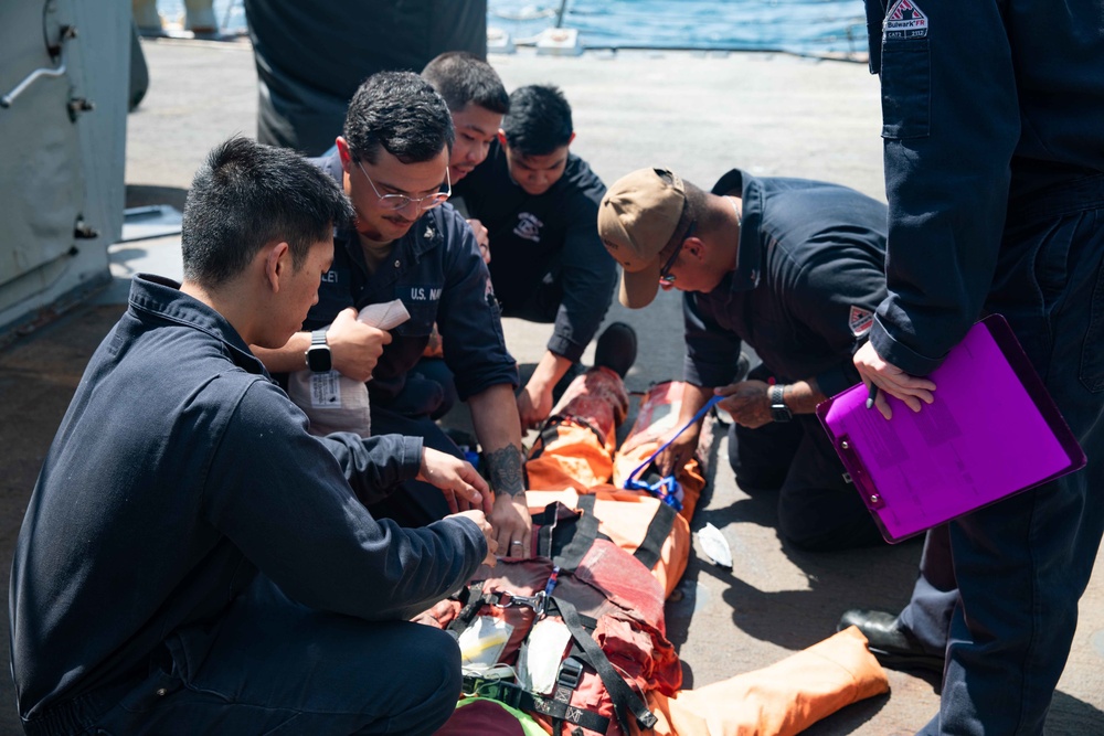 USS Farragut Conducts Underway Operations