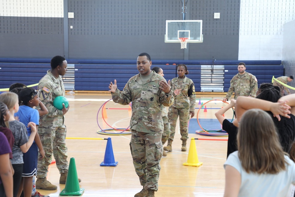 Non-Commissioned Officers Celebrate Young Students