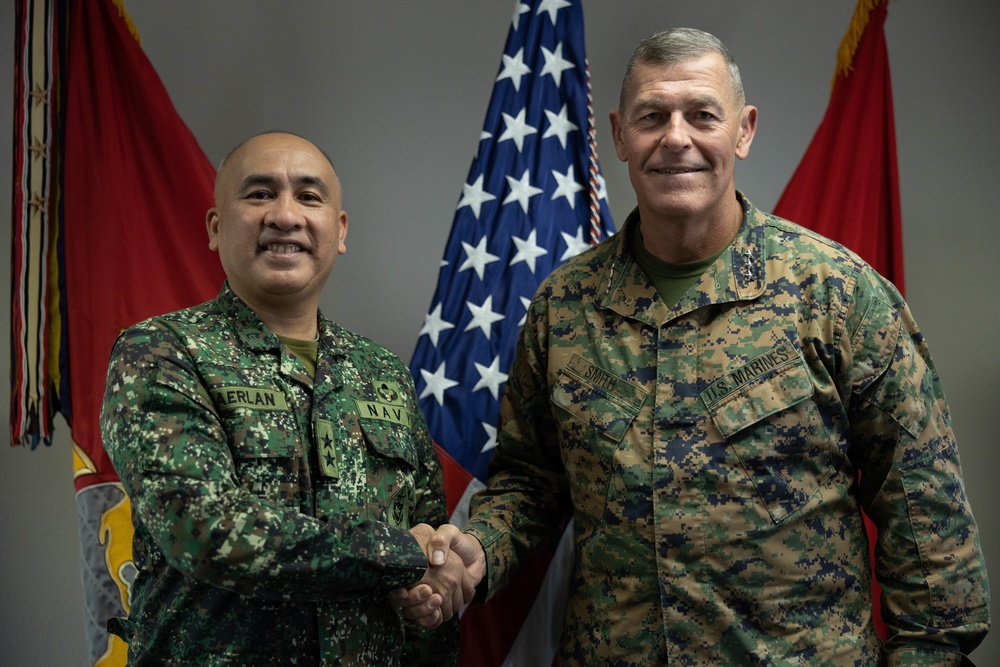 I MEF Commanding General meets with Commandant of the Philippine Marine Corps