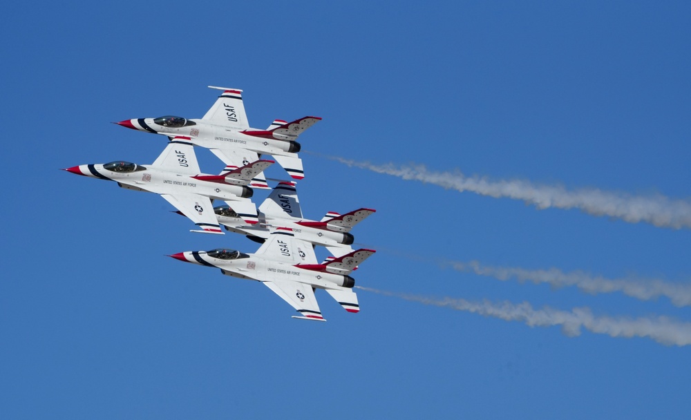 Thunderbirds train in El Centro