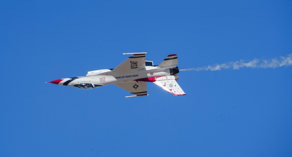 Thunderbirds train in El Centro