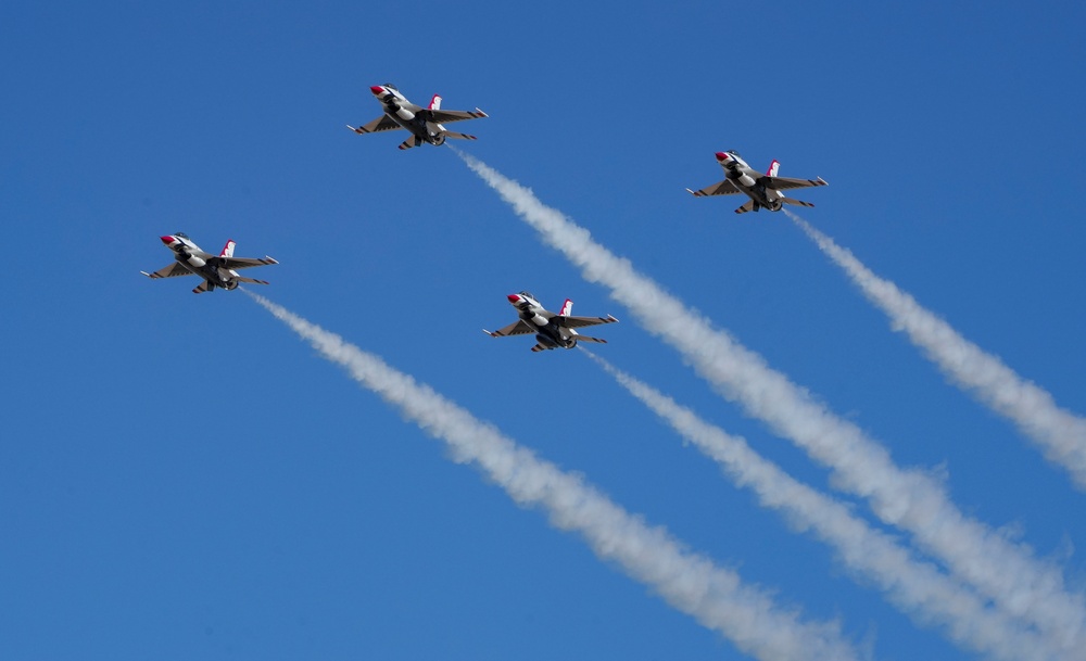 Thunderbirds train in El Centro