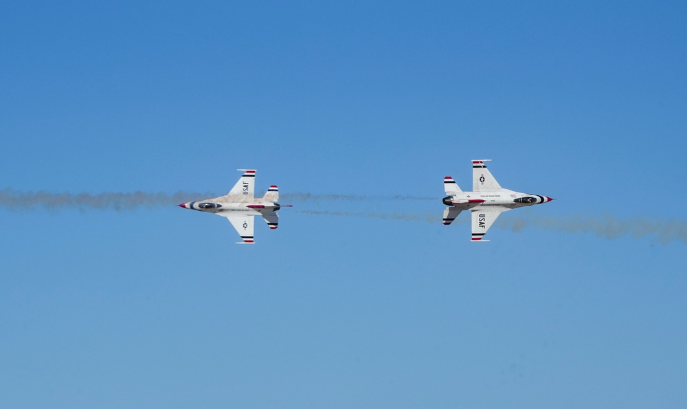 Thunderbirds train in El Centro