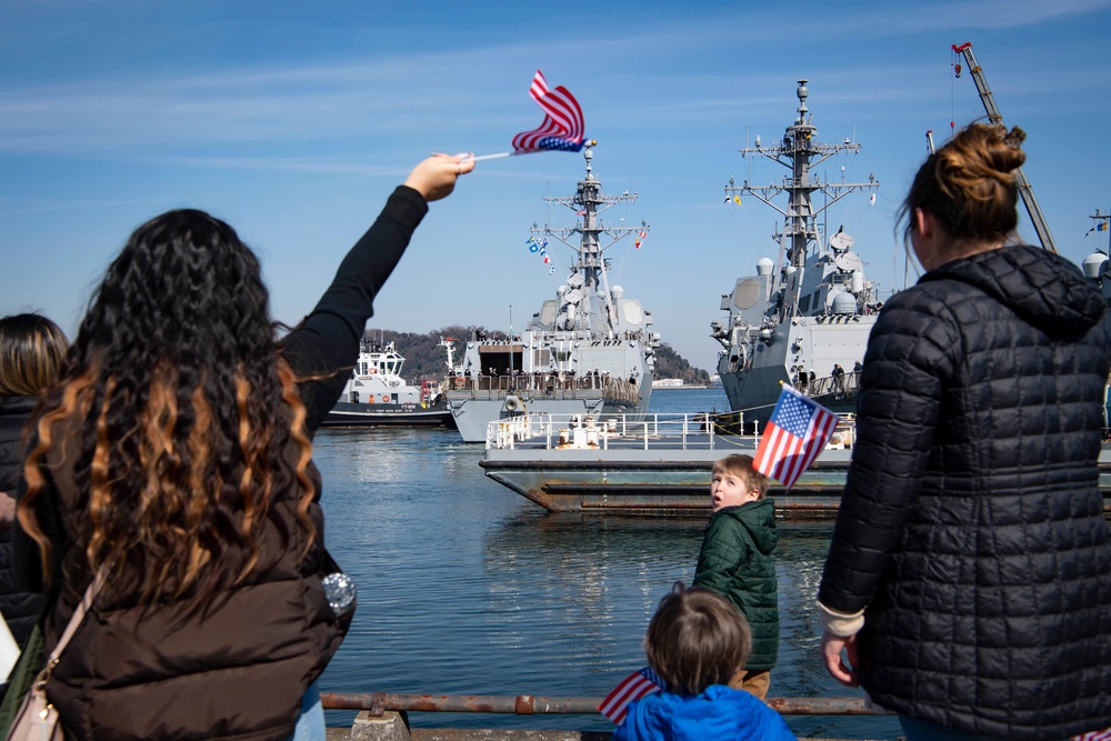 USS John Finn (DDG 113) Arrives at Commander Fleet Activities Yokosuka (CFAY)