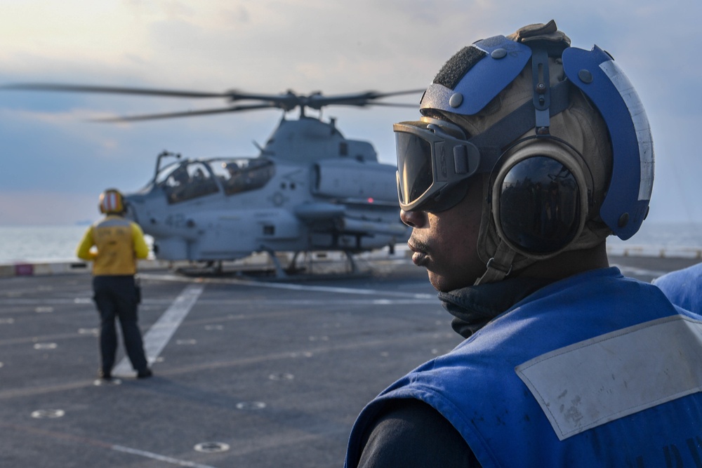 USS Green Bay (LPD 20) Conducts VBSS Drill with JMSDF