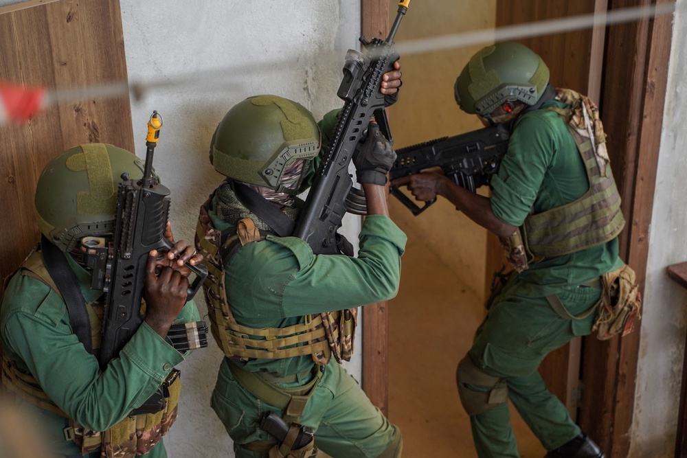 Côte d'Ivoire, Netherlands conduct close quarter training