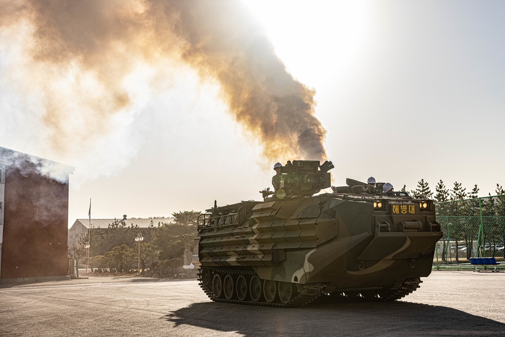 U.S. Marines with 3rd Maintenance Battalion conduct a subject matter expert exchange with Republic of Korea Marines during Korean Marine Exercise Program