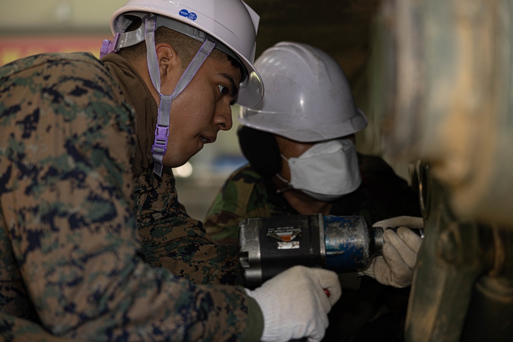 U.S. Marines with 3rd Maintenance Battalion conduct a subject matter expert exchange with Republic of Korea Marines during Korean Marine Exercise Program