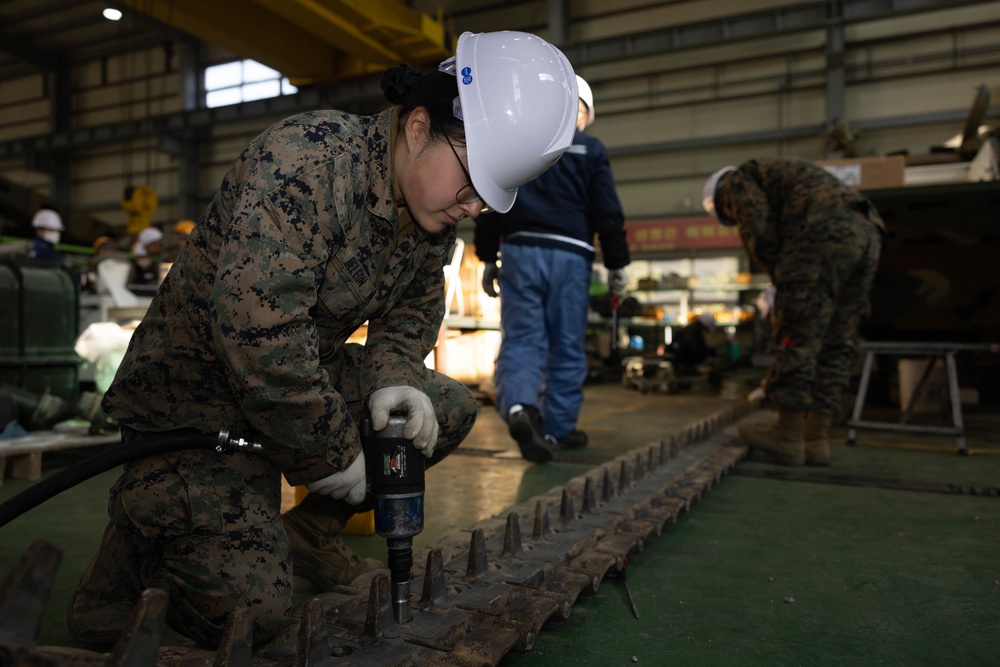 U.S. Marines with 3rd Maintenance Battalion conduct a subject matter expert exchange with Republic of Korea Marines during Korean Marine Exercise Program