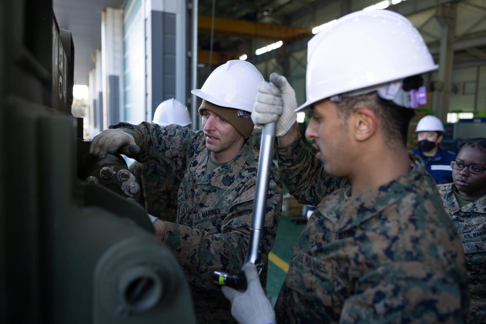 U.S. Marines with 3rd Maintenance Battalion conduct a subject matter expert exchange with Republic of Korea Marines during Korean Marine Exercise Program