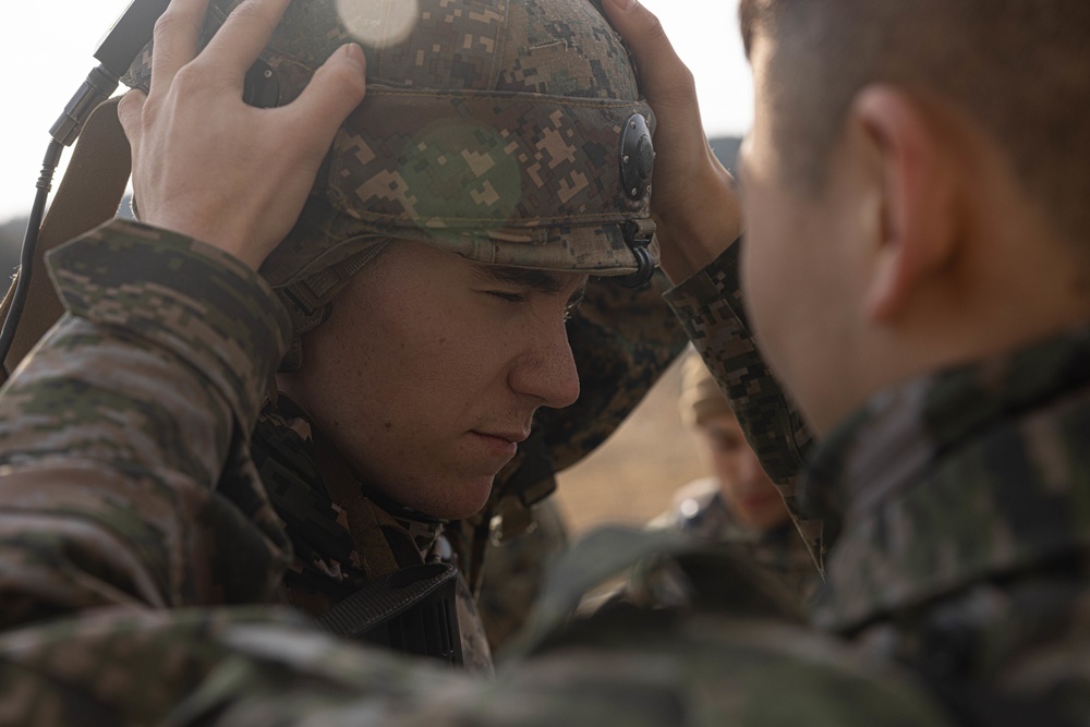 U.S. Marines with 3rd Maintenance Battalion and Republic of Korea Marines with Maintenance Battalion, Marine Logistics Group conduct close quarters combat training during Korean Marine Exercise Program