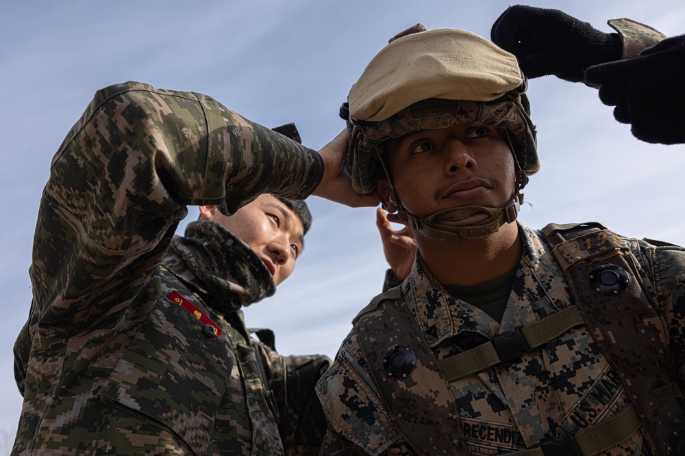 U.S. Marines with 3rd Maintenance Battalion and Republic of Korea Marines with Maintenance Battalion, Marine Logistics Group conduct close quarters combat training during Korean Marine Exercise Program