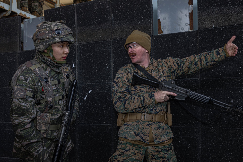 U.S. Marines with 3rd Maintenance Battalion and Republic of Korea Marines with Maintenance Battalion, Marine Logistics Group conduct close quarters combat training during Korean Marine Exercise Program