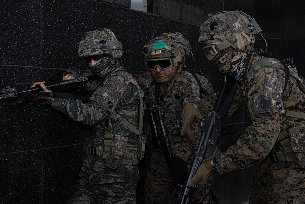 U.S. Marines with 3rd Maintenance Battalion and Republic of Korea Marines with Maintenance Battalion, Marine Logistics Group conduct close quarters combat training during Korean Marine Exercise Program