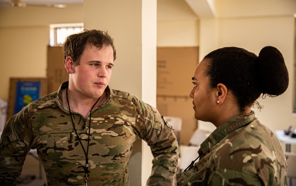 U.S. and British soldiers work together to create an operational plan.