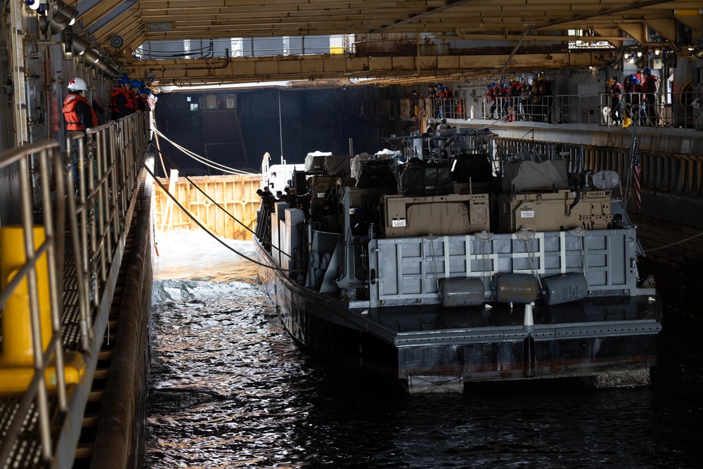 LCU Operations aboard USS Ashland