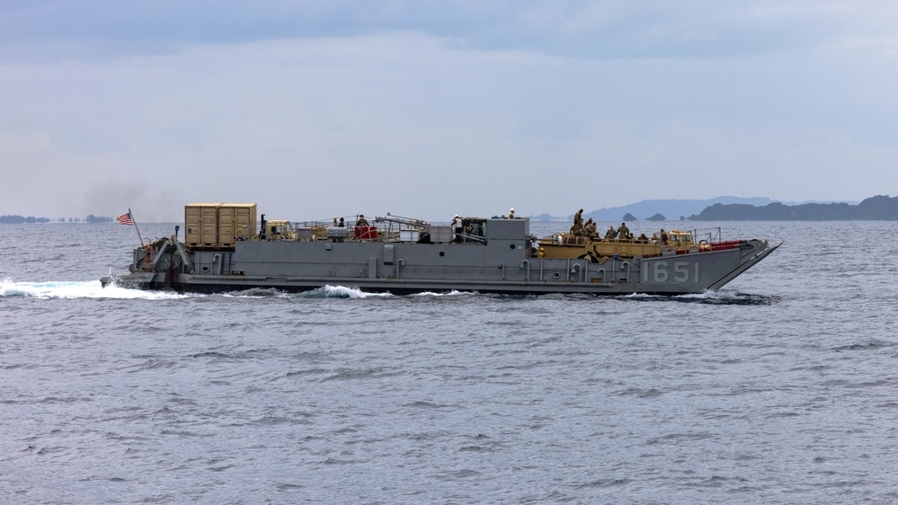 LCU Operations aboard USS Ashland