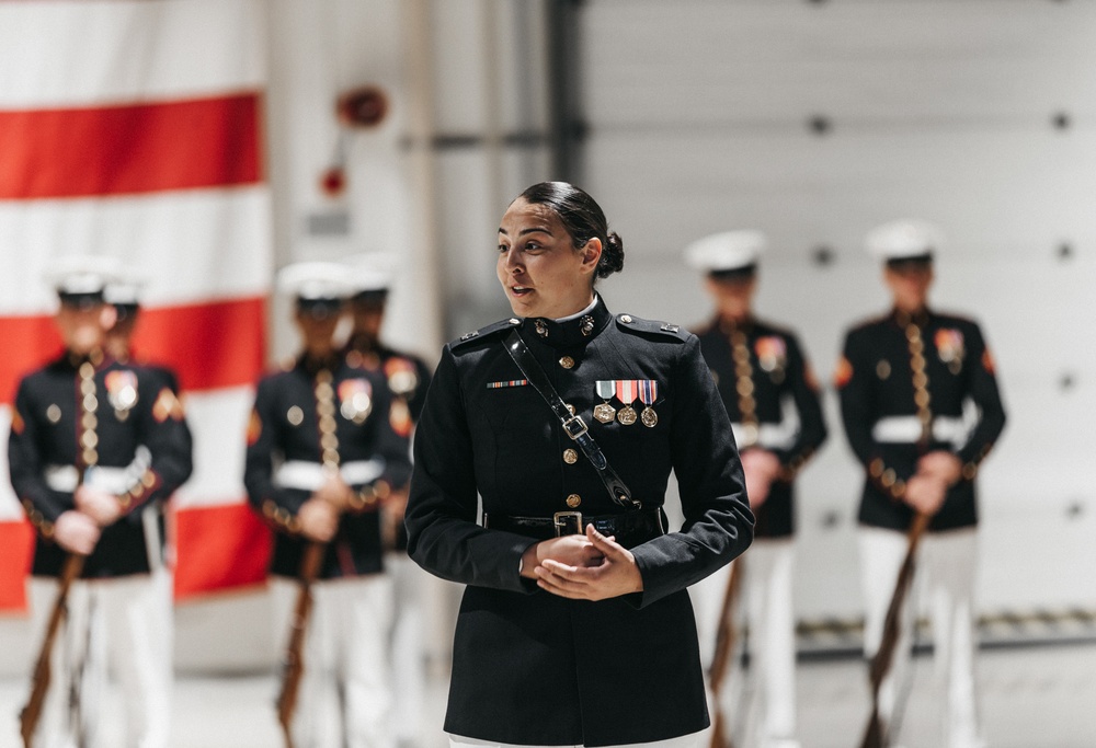 DVIDS - Images - The Washington Commanders visit Marine Barracks