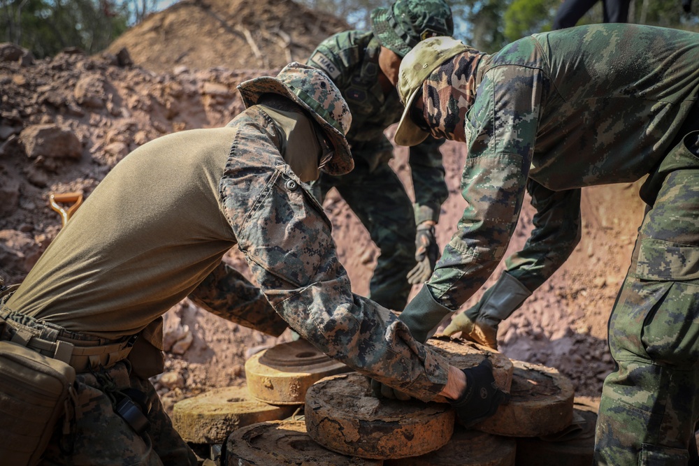 U.S. Marine Corps EOD Technicians Conduct Training with Royal Thai Armed Forces