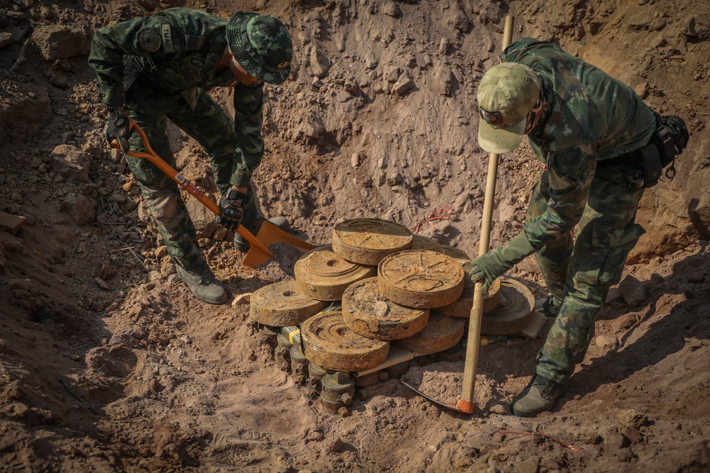 U.S. Marine Corps EOD Technicians Conduct Training with Royal Thai Armed Forces