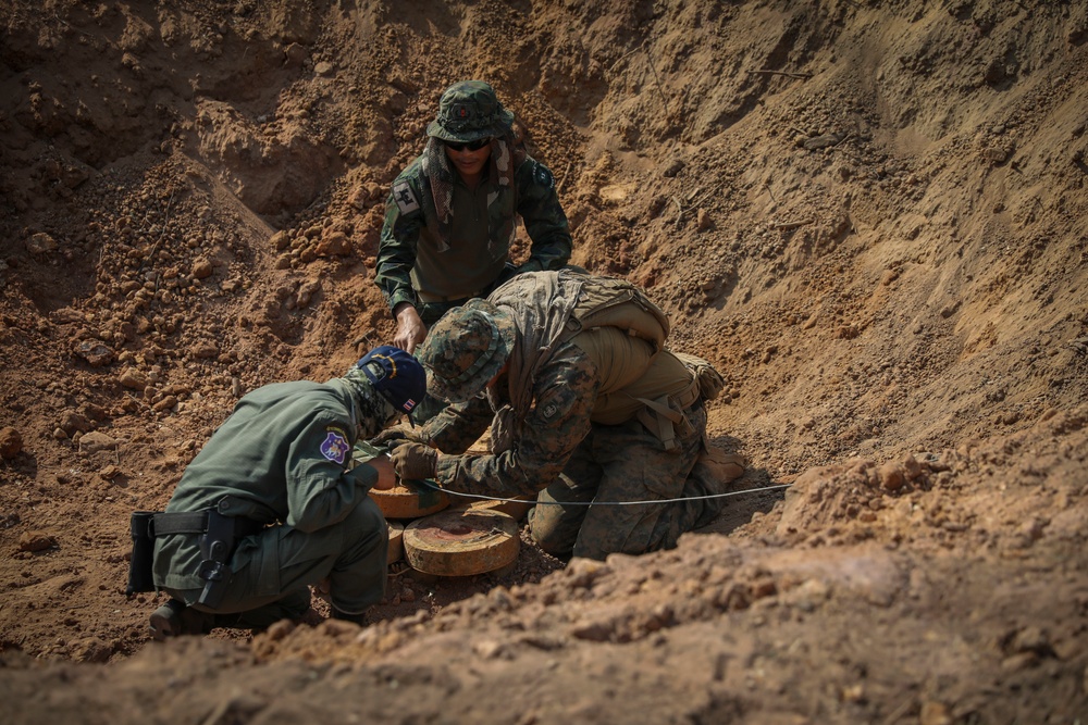 U.S. Marine Corps EOD Technicians Conduct Training with Royal Thai Armed Forces