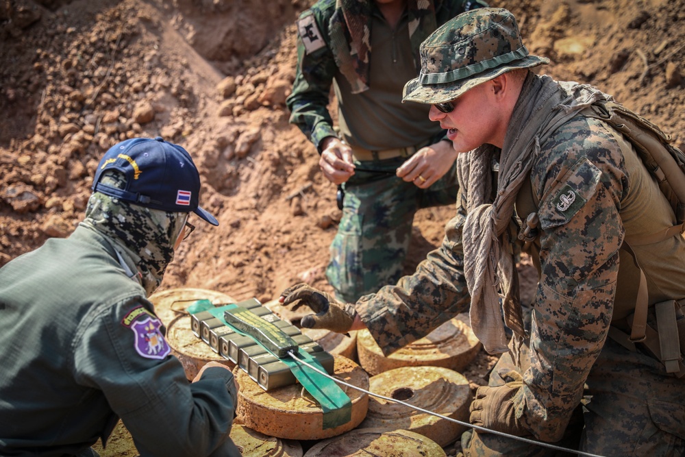 U.S. Marine Corps EOD Technicians Conduct Training with Royal Thai Armed Forces