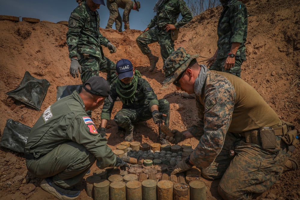 U.S. Marine Corps EOD Technicians Conduct Training with Royal Thai Armed Forces