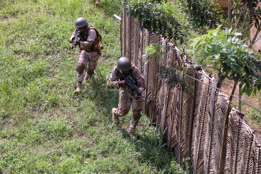 DVIDS - Images - Col. Robert Zyla visits Côte d'Ivoire Flintlock ...