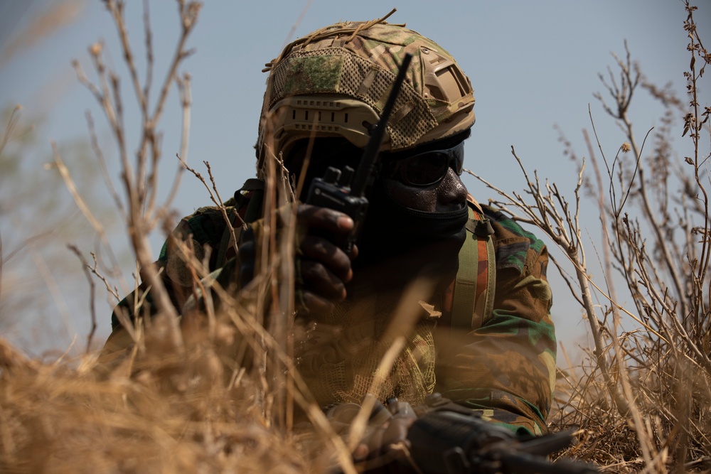 Ghanaian soldiers conduct an objective raid