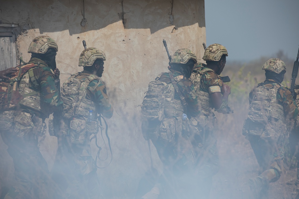 Ghanaian soldiers conduct an objective raid