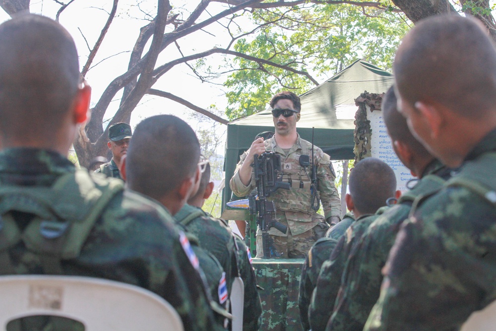 2-3 Trains with Royal Thai Army