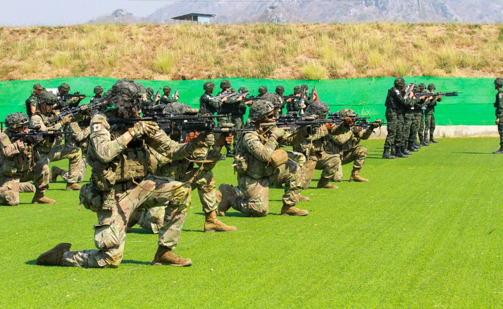 2-3 Trains with Royal Thai Army