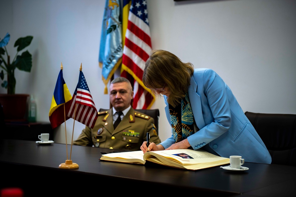 NSF Deveselu Holds Change of Command Ceremony