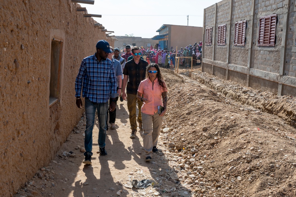 AB 201 CA Bn meets with Mayor, tours school classroom construction.