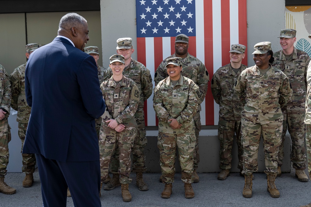 SECDEF Meets with Troops at Joint Training Center in Zarqa, Jordan