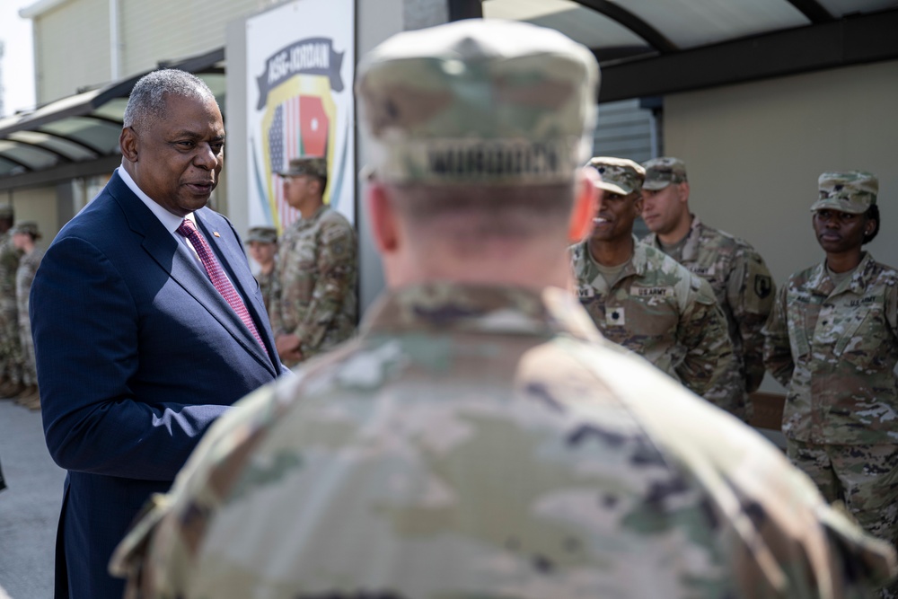 SECDEF Meets with Troops at Joint Training Center in Zarqa, Jordan