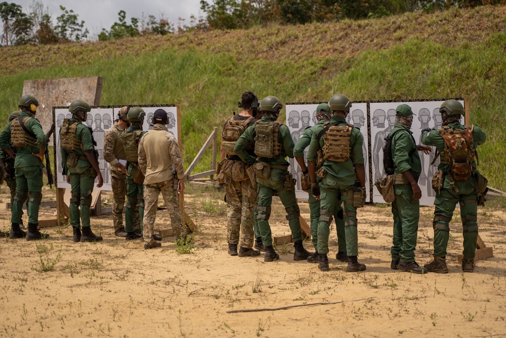 France, Netherlands and Côte d'Ivoire, train at 400m range