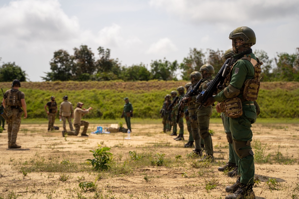 France, Netherlands and Côte d'Ivoire, train at 400m range