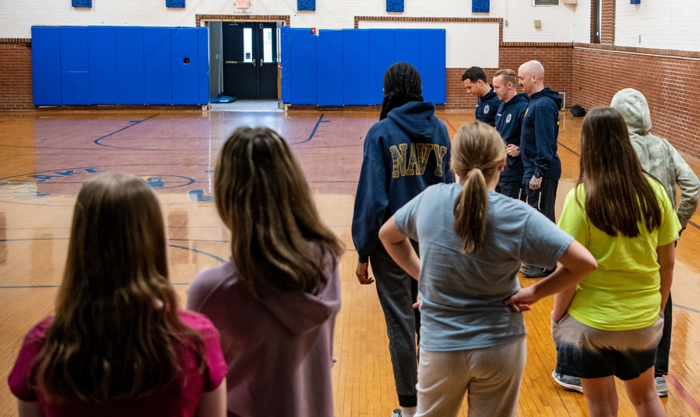 Recruit Training Command Sailors workout with local high schoolers