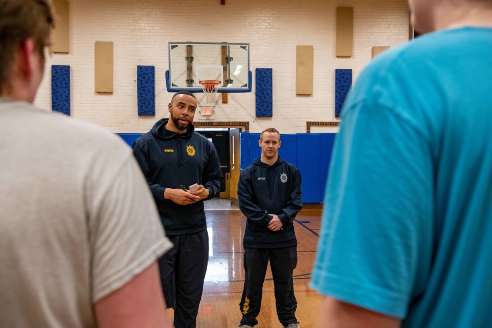 Recruit Training Command Sailors workout with local high schoolers