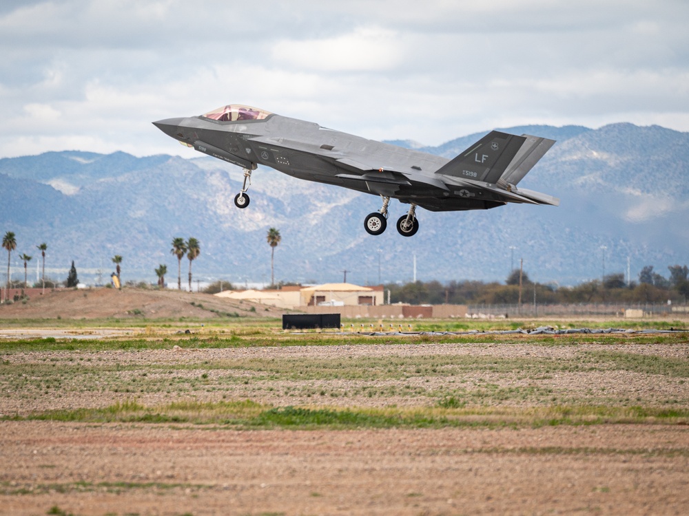 Luke trains world’s greatest F-35 pilots