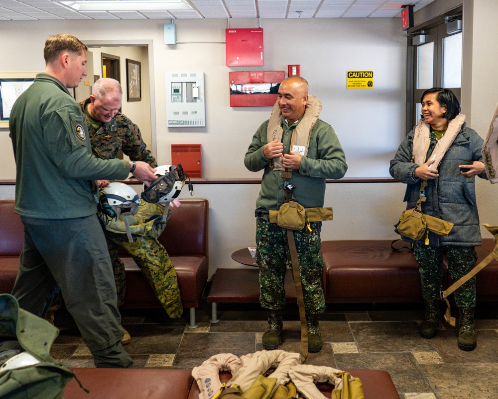 Commandant of the Philippine Marine Corps visits with I MEF leadership